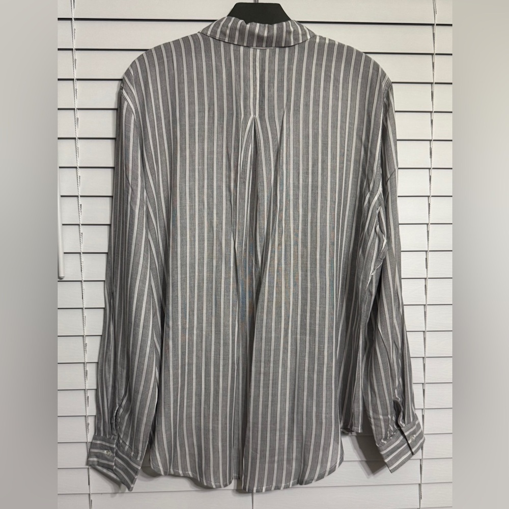 Hester & Orchard button up shirt XL
Excellent condition - Picture 2 of 4